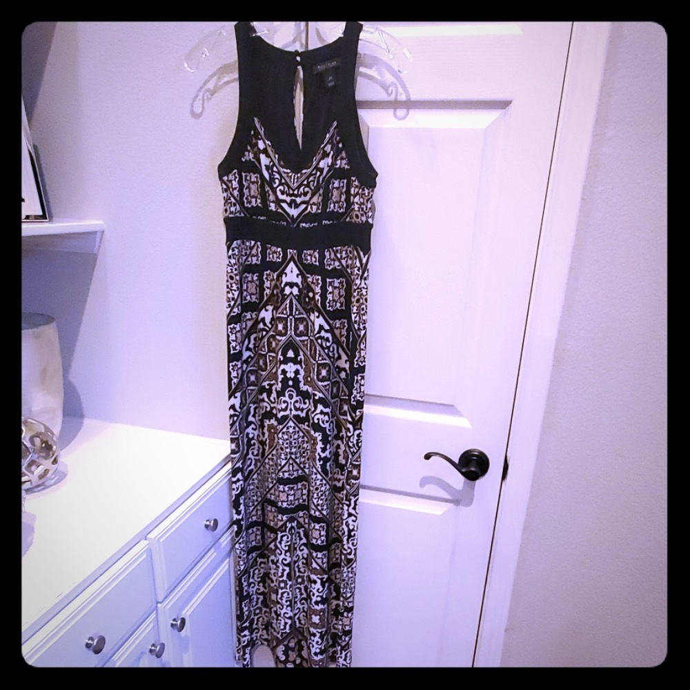 Floor length maxi dress with front split.